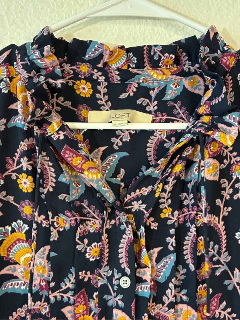 LOFT FLORAL PLEATED BUTTON DOWN LONG SLEEVE BLOUSE, MEDIUM - Picture 5 of 7